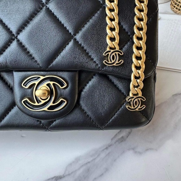 ❌SOLD❌C H AN E L quilted lambskin mini flap bag ghw and enamel CC 2022 22P - Picture 5 of 5